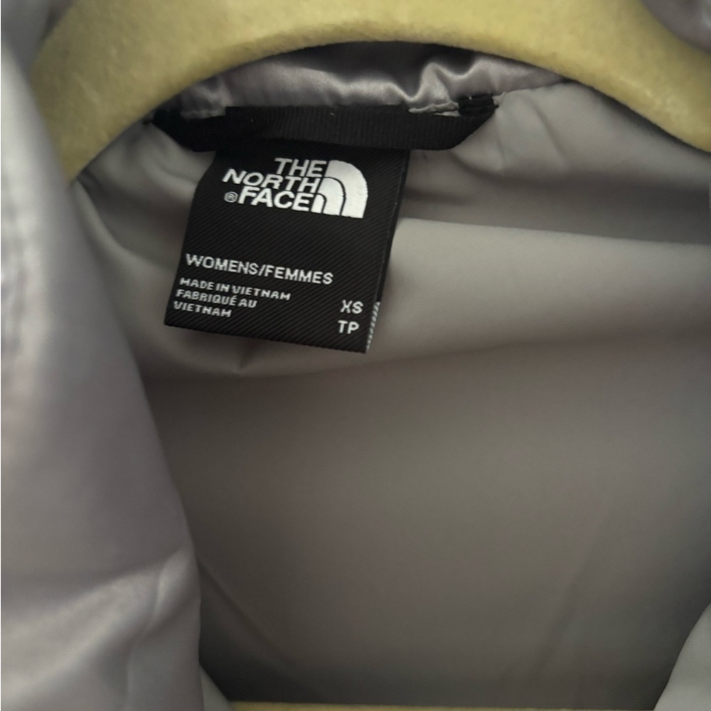 The North Face Women's Silver Jacket perfect condition - Picture 3 of 3